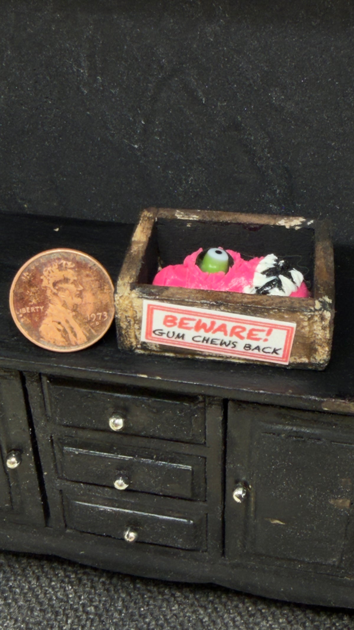 Live Experiment: Gum Chews Back Monster Miniature