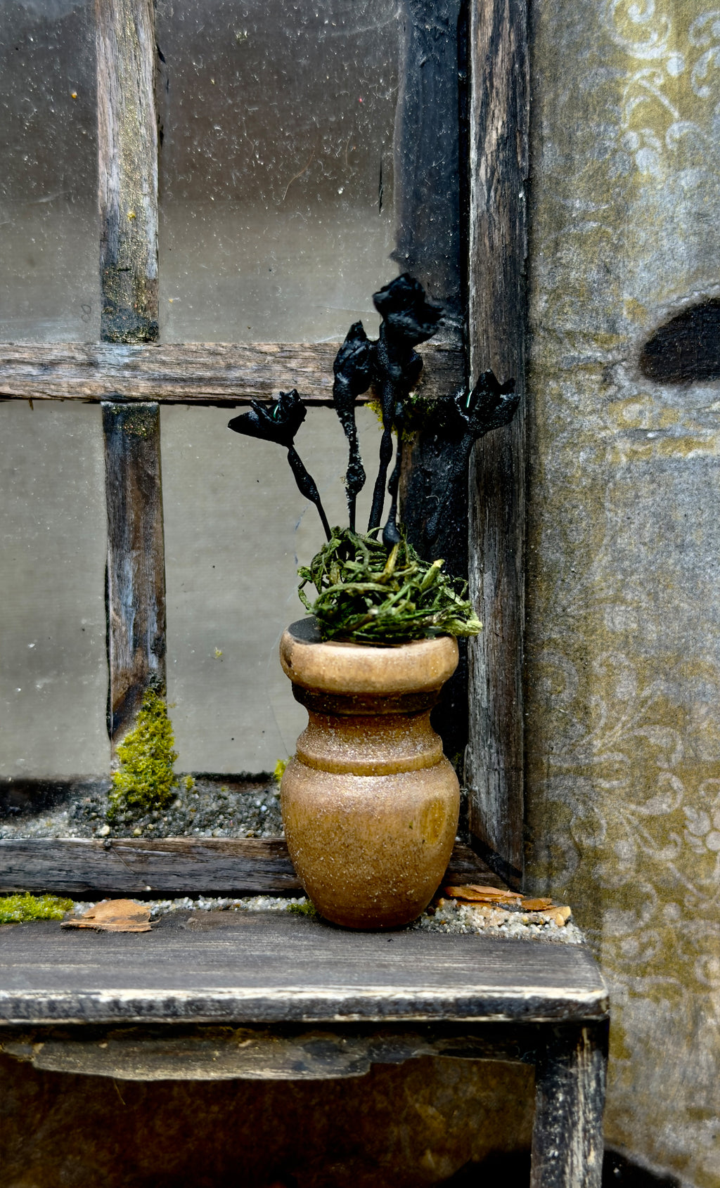 The Mourning Vase — 1:12 Miniature Black Rose Arrangement