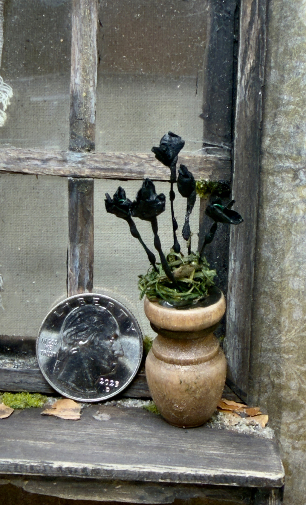 The Mourning Vase — 1:12 Miniature Black Rose Arrangement