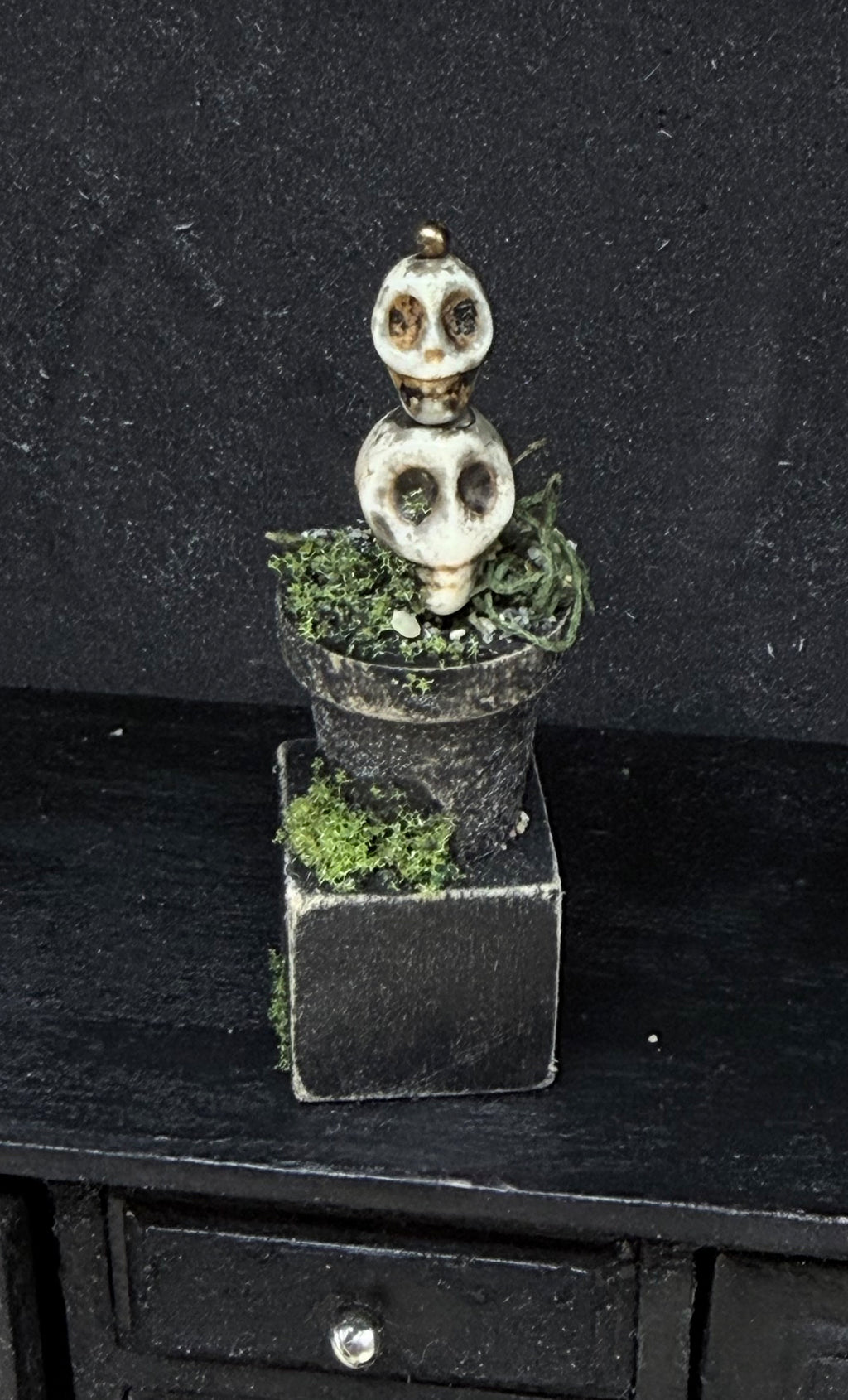 Skull Topiary Miniature — Double Stack