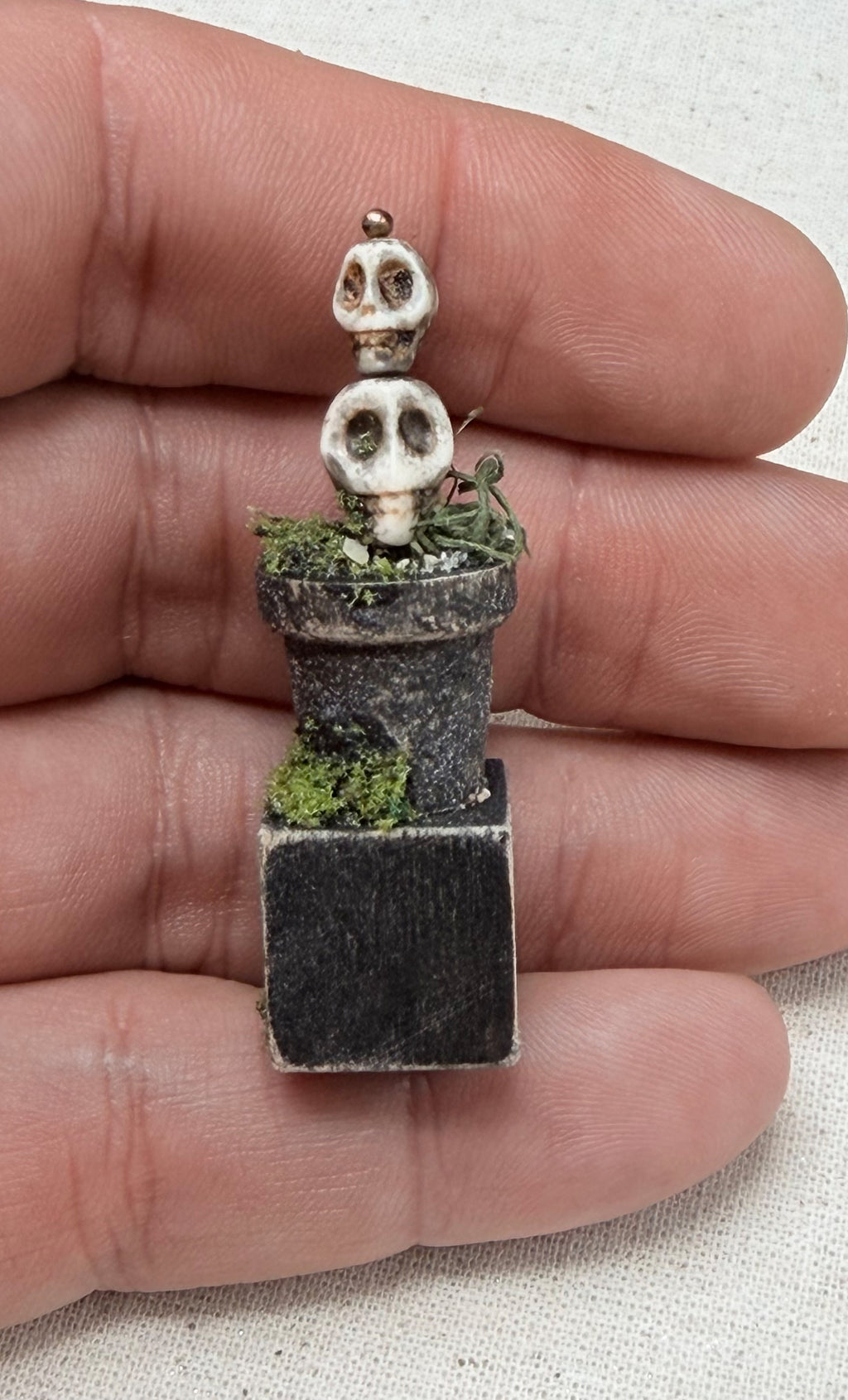 Skull Topiary Miniature — Double Stack